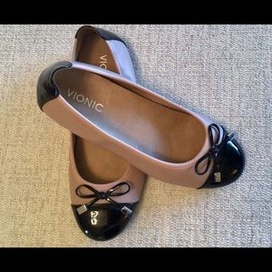 NWOT Vionic Pink Blush Ballet Flat w/Black Cap Toe
